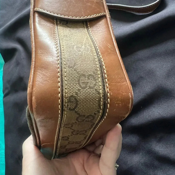 Gucci vintage crossbody in great used condition - Picture 3 of 10